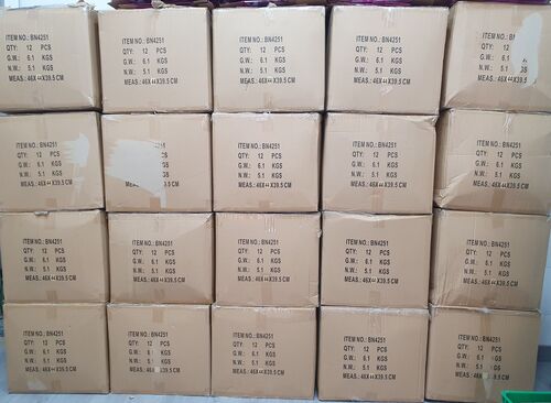 Pallet de cajas de producto apiladas