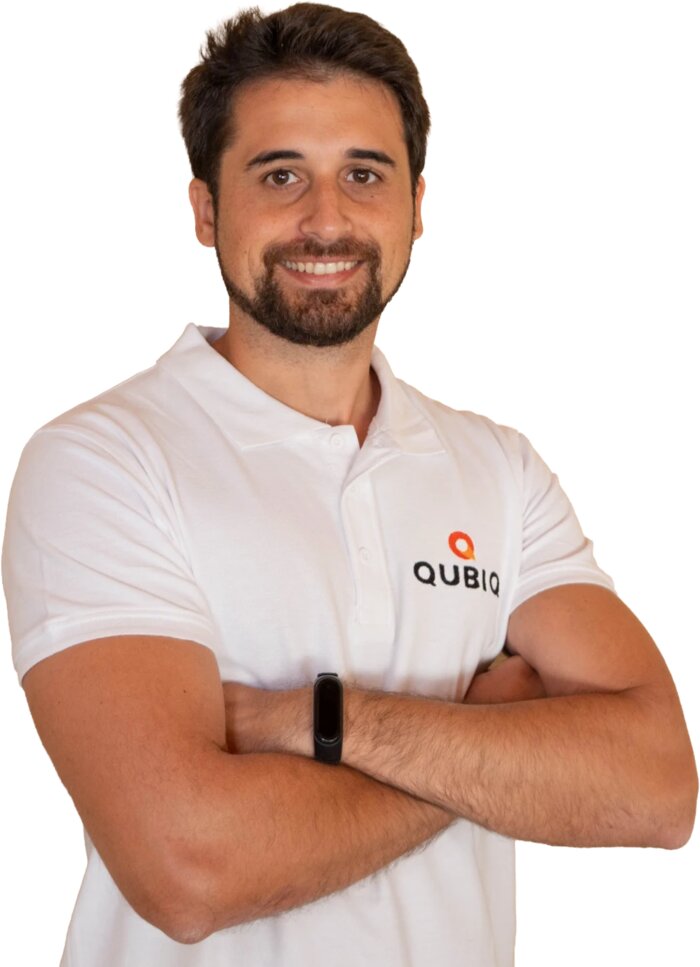 Manuel con el polo de Qubiq